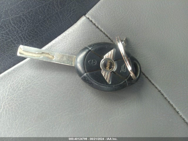 2006 MINI COOPER WMWRC33596TK66743 Photo 10