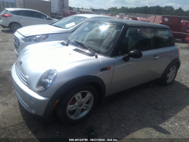 2006 MINI COOPER WMWRC33596TK66743 Photo 1