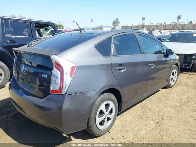 Toyota Prius Three 2014 JTDKN3DU6E1768253 Image 4