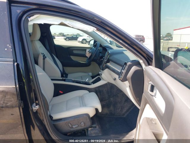 YV4L12UM4R2348577 Volvo Xc40 B5 Ultimate Dark Theme