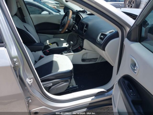 3C4NJCBB3KT715945 Jeep Compass Sun And Wheel Fwd