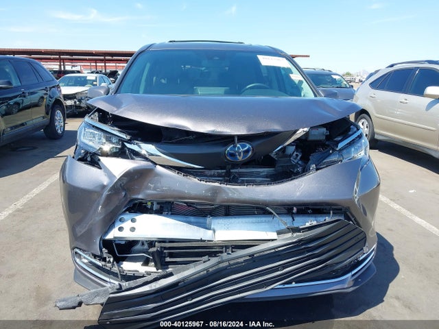 Toyota SIENNA XLE 2022 5TDJRKEC4NS092288 Image 12