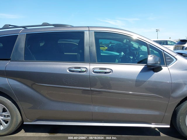 Toyota SIENNA XLE 2022 5TDJRKEC4NS092288 Image 13