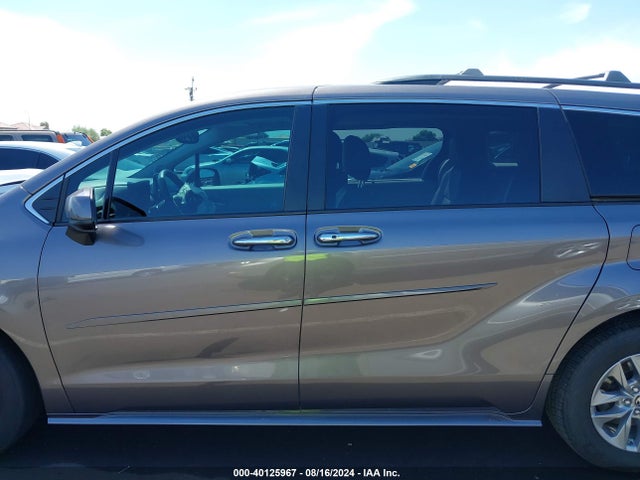 Toyota SIENNA XLE 2022 5TDJRKEC4NS092288 Image 14