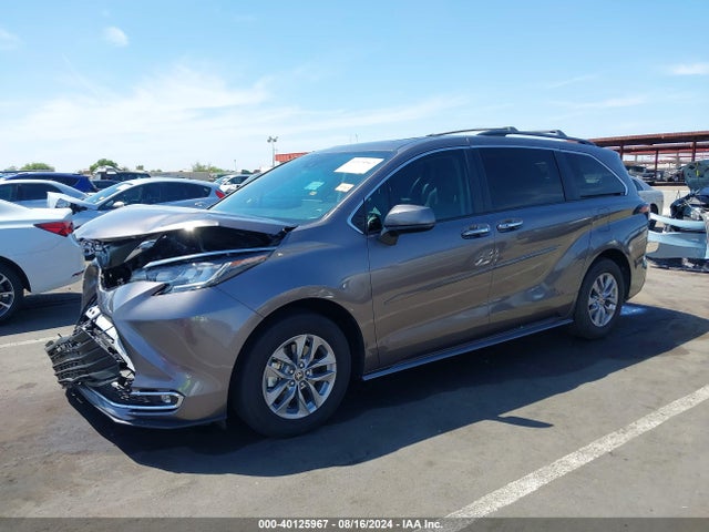 Toyota SIENNA XLE 2022 5TDJRKEC4NS092288 Image 2