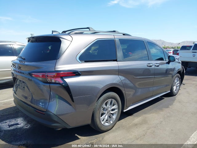 Toyota SIENNA XLE 2022 5TDJRKEC4NS092288 Image 4