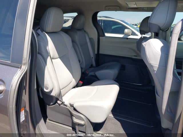 Toyota SIENNA XLE 2022 5TDJRKEC4NS092288 Image 8