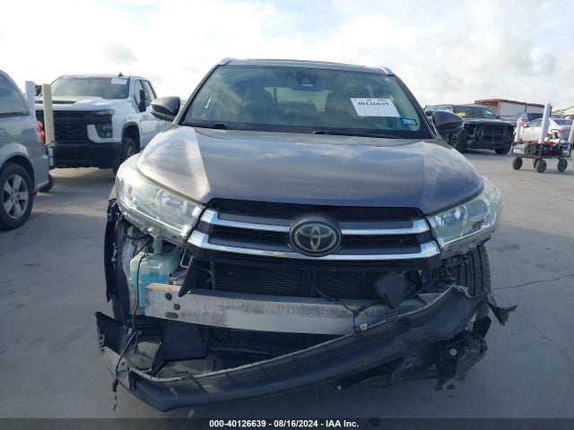Toyota Highlander Limited Platinum 2018 5TDYZRFH9JS265394 Image 12