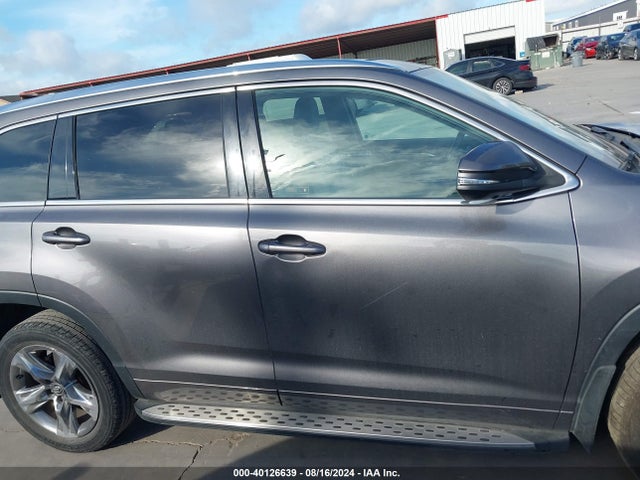 Toyota Highlander Limited Platinum 2018 5TDYZRFH9JS265394 Image 13
