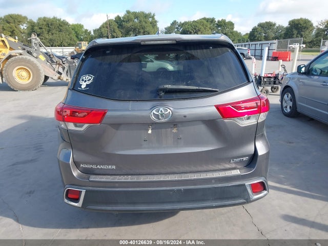 Toyota Highlander Limited Platinum 2018 5TDYZRFH9JS265394 Image 16