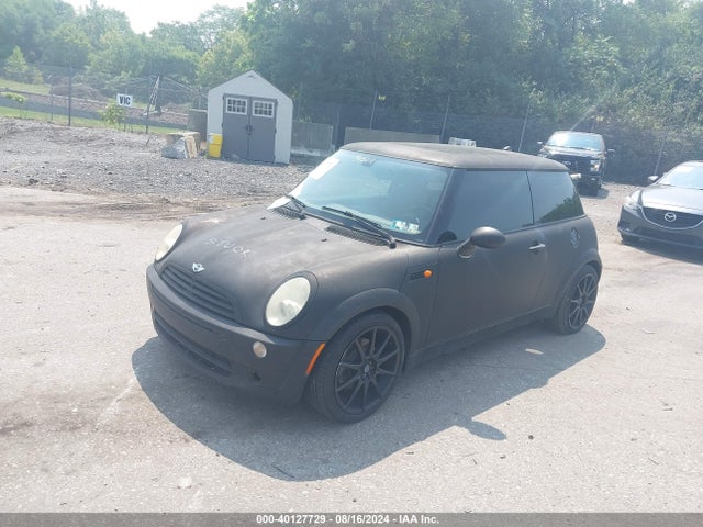 2006 MINI COOPER WMWRC33576TK65011 Photo 1