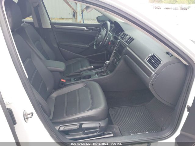 1VWDT7A33HC052675 Volkswagen Passat 1.8t R-line