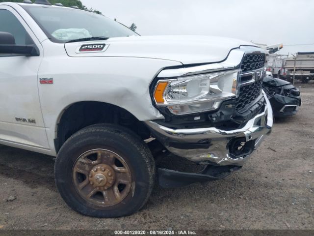 3C6UR5CJXNG110864 RAM 2500 Tradesman  4x4 6'4 Box