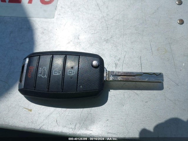 KIA SEDONA LX 2016 KNDMB5C17G6180601 Image 11