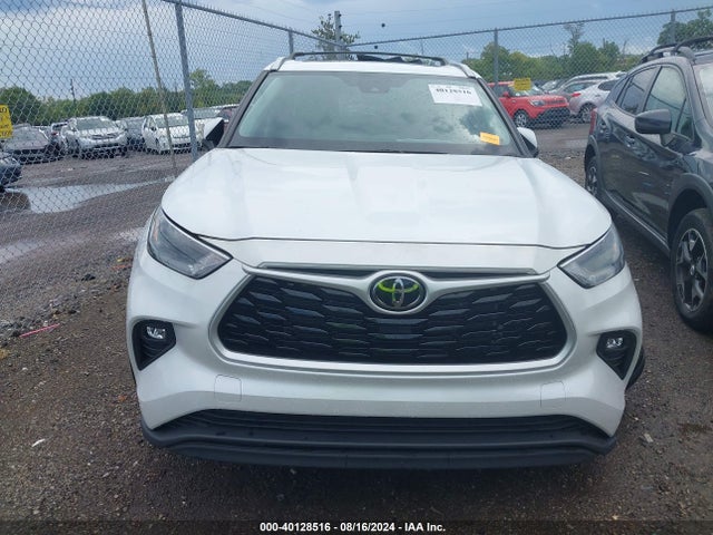 Toyota Highlander Xle 2022 5TDGZRBH0NS576476 Image 12