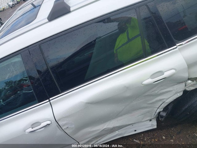 Toyota Highlander Xle 2022 5TDGZRBH0NS576476 Image 14
