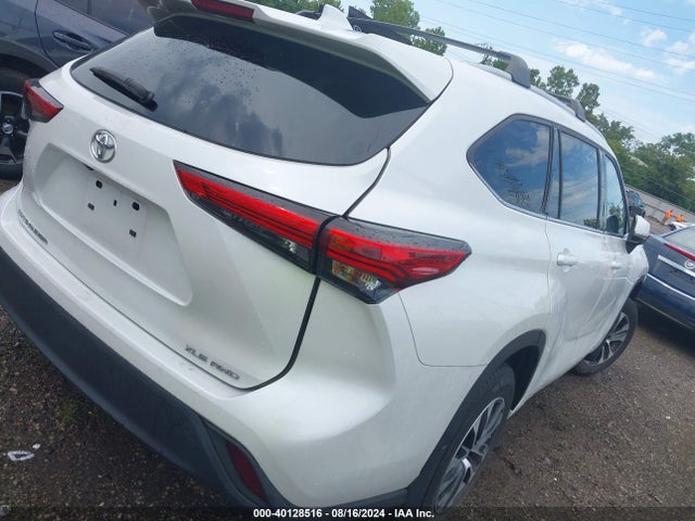 Toyota Highlander Xle 2022 5TDGZRBH0NS576476 Image 4