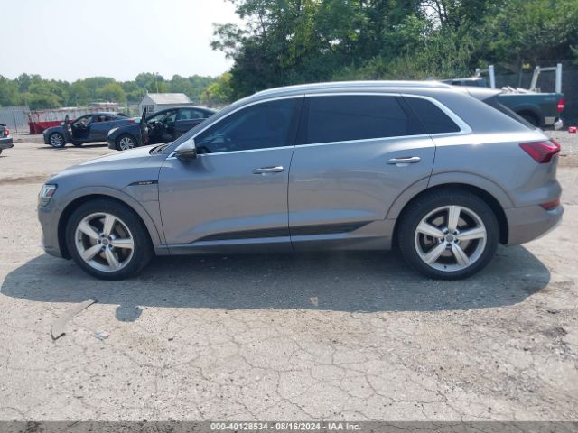 WA1LAAGE7KB011189 Audi E-tron Premium Plus
