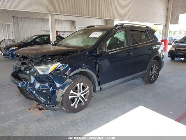 Toyota RAV4 LE 2018 2T3ZFREV0JW466605 Image 2