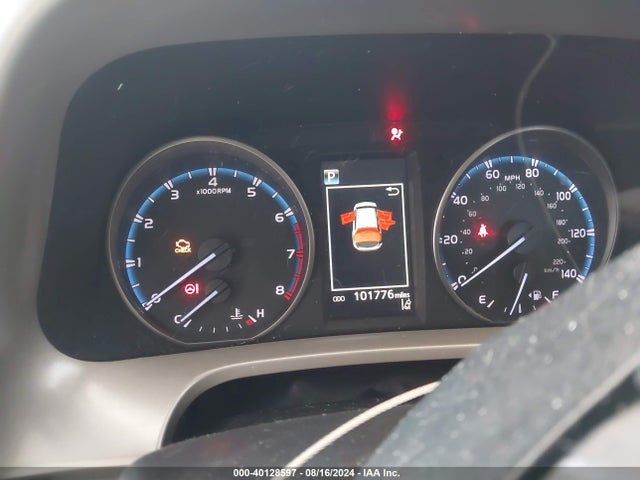 Toyota RAV4 LE 2018 2T3ZFREV0JW466605 Image 7