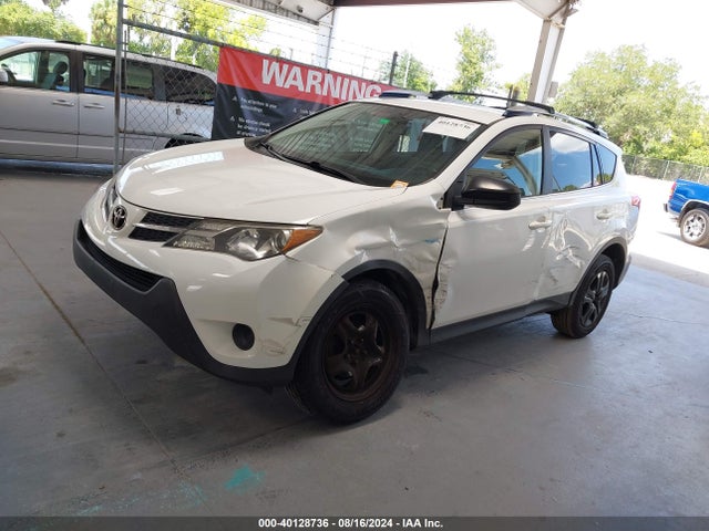 Toyota RAV4 LE 2015 JTMZFREV8FD075903 Image 2