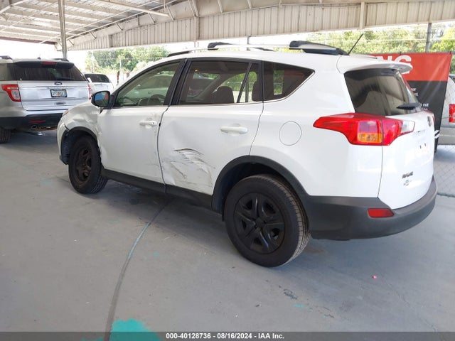 Toyota RAV4 LE 2015 JTMZFREV8FD075903 Image 3