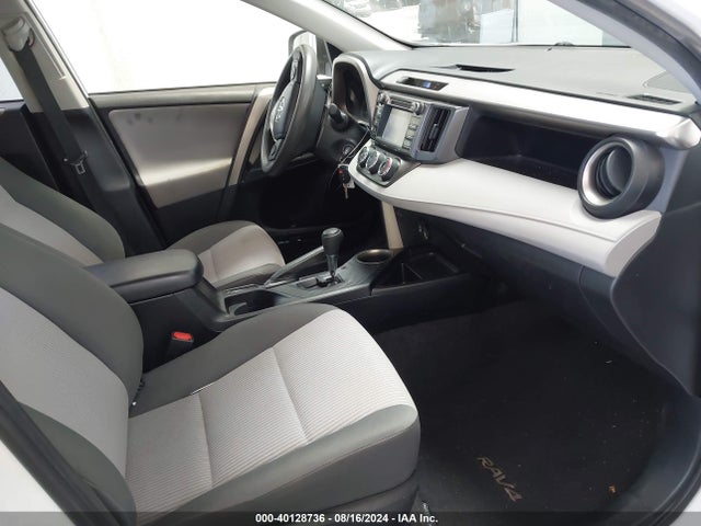 Toyota RAV4 LE 2015 JTMZFREV8FD075903 Image 5