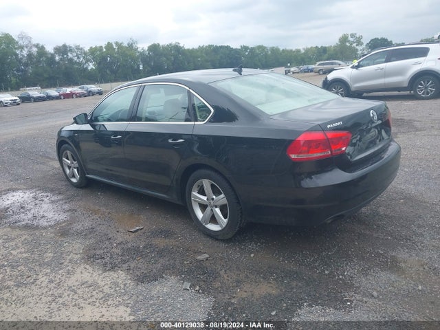 1VWAT7A31FC111013 Volkswagen Passat 1.8t Limited Edition