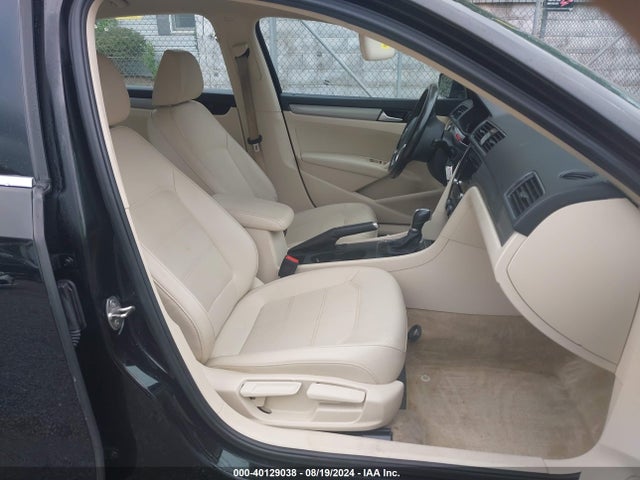 1VWAT7A31FC111013 Volkswagen Passat 1.8t Limited Edition