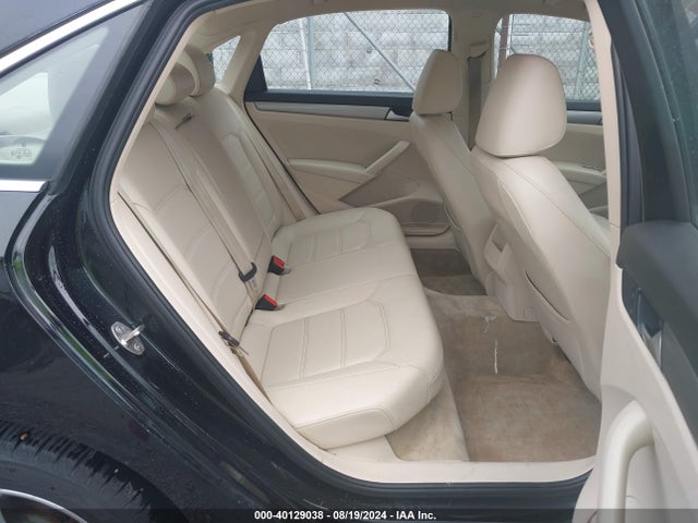 1VWAT7A31FC111013 Volkswagen Passat 1.8t Limited Edition