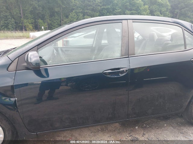 Toyota COROLLA LE 2018 5YFBURHE3JP758763 Image 15