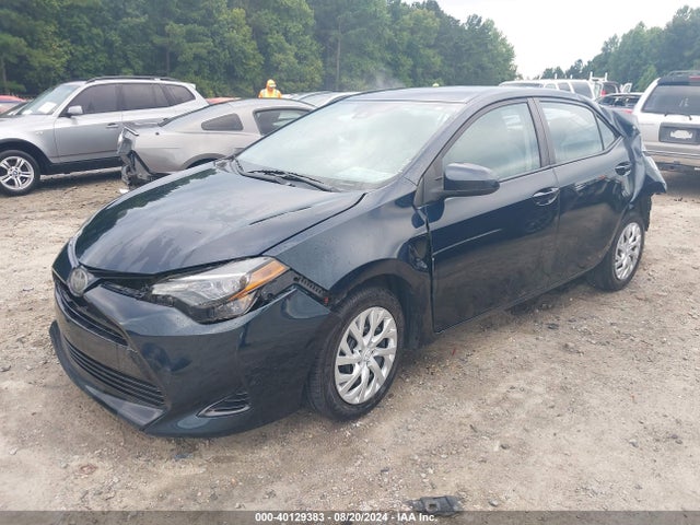 Toyota COROLLA LE 2018 5YFBURHE3JP758763 Image 2