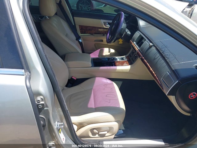2012 JAGUAR XF SAJWA0FB9CLS38756 Photo 4