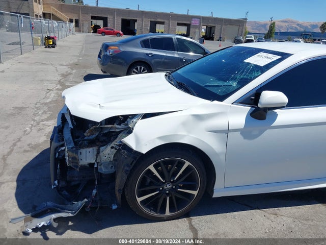 40129804 :رقم المزاد ، JTNB11HK0J3038695 vin ، 2018 Toyota Camry Se مزاد بيع
