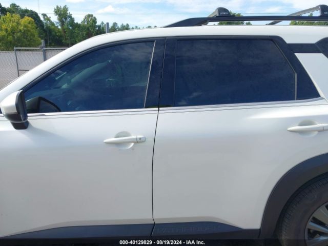 5N1DR3BA9NC246822 Nissan Pathfinder Sv 2wd