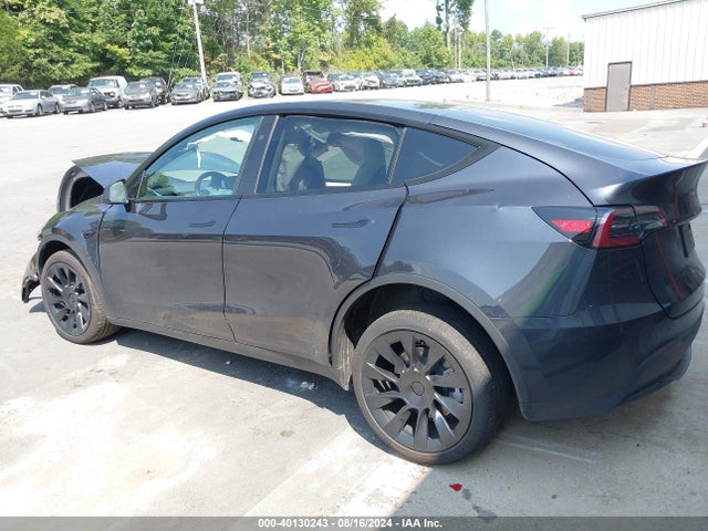 2024 TESLA MODEL Y 7SAYGDEE2RA266631 Photo 2