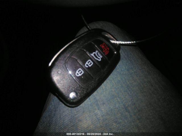 KM8J2CA48LU114094 Hyundai TUCSON SE