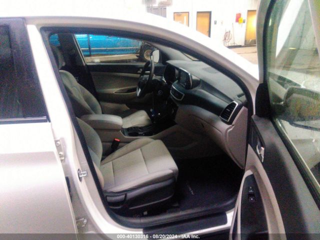 KM8J2CA48LU114094 Hyundai TUCSON SE