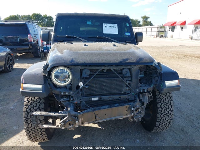 1C4HJXEN8JW221681 Jeep Wrangler Unlimited Sahara 4x4
