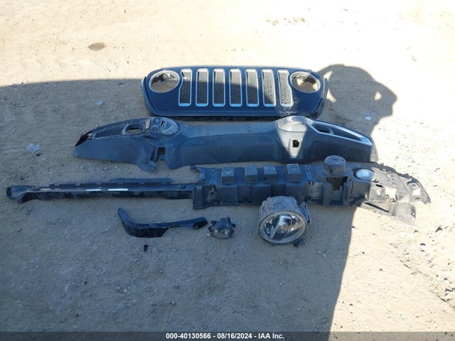 1C4HJXEN8JW221681 Jeep Wrangler Unlimited Sahara 4x4