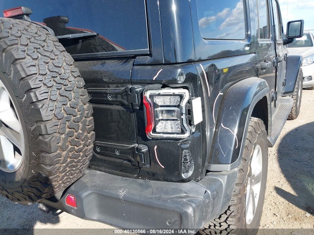 1C4HJXEN8JW221681 Jeep Wrangler Unlimited Sahara 4x4