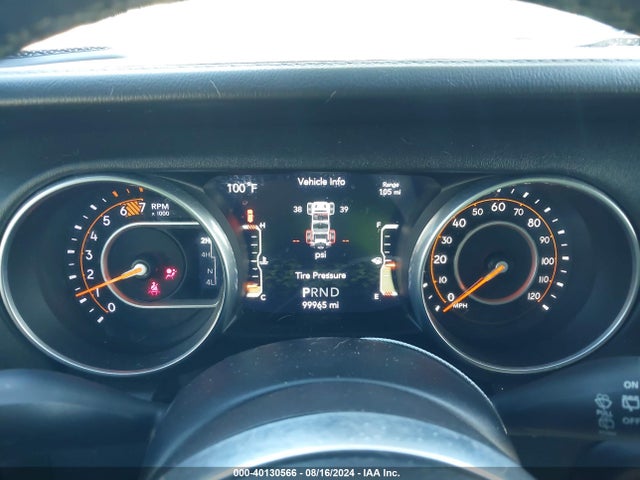 1C4HJXEN8JW221681 Jeep Wrangler Unlimited Sahara 4x4