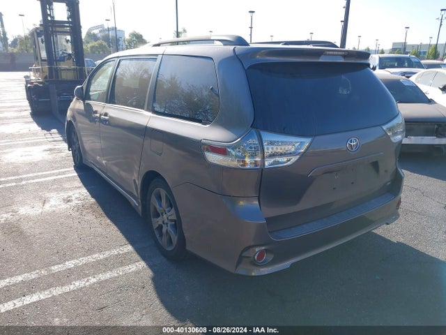 5TDXK3DCXFS598800 Toyota Sienna Se Premium 8 Passenger