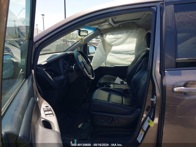 5TDXK3DCXFS598800 Toyota Sienna Se Premium 8 Passenger
