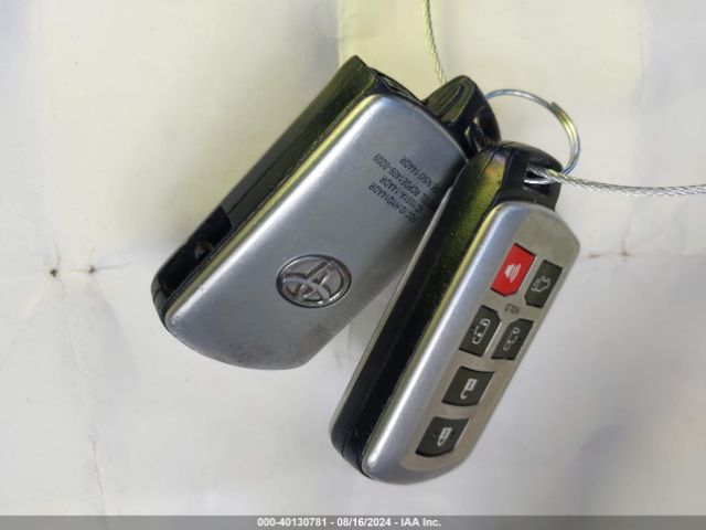 5TDYK3DC1FS530017 Toyota Sienna Xle Premium 8 Passenger