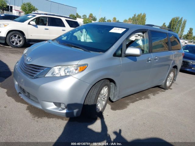5TDYK3DC1FS530017 Toyota Sienna Xle Premium 8 Passenger