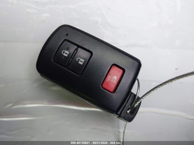 Toyota Prius C Three 2015 JTDKDTB35F1110017 Image 11