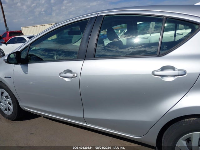 Toyota Prius C Three 2015 JTDKDTB35F1110017 Image 15