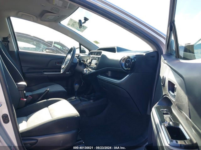 Toyota Prius C Three 2015 JTDKDTB35F1110017 Image 5
