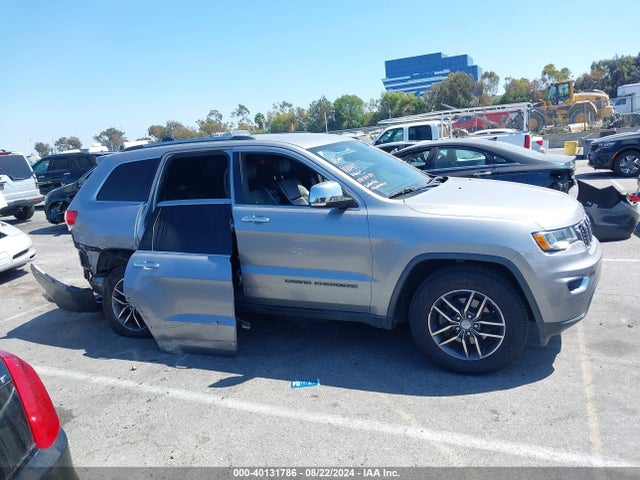 1C4RJEBG8JC157125 Jeep Grand Cherokee Limited 4x2